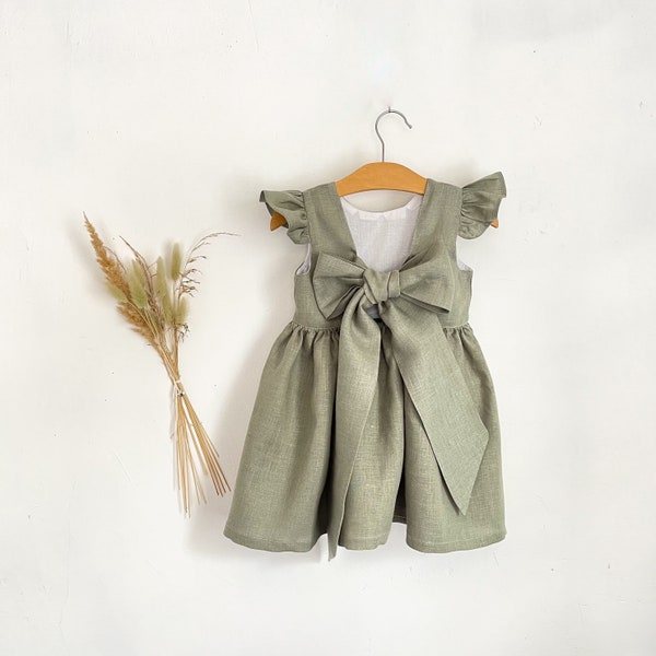 Robe de demoiselle d'honneur bohème vert sauge, tenue bohème pour premier anniversaire, robe en lin pour fille