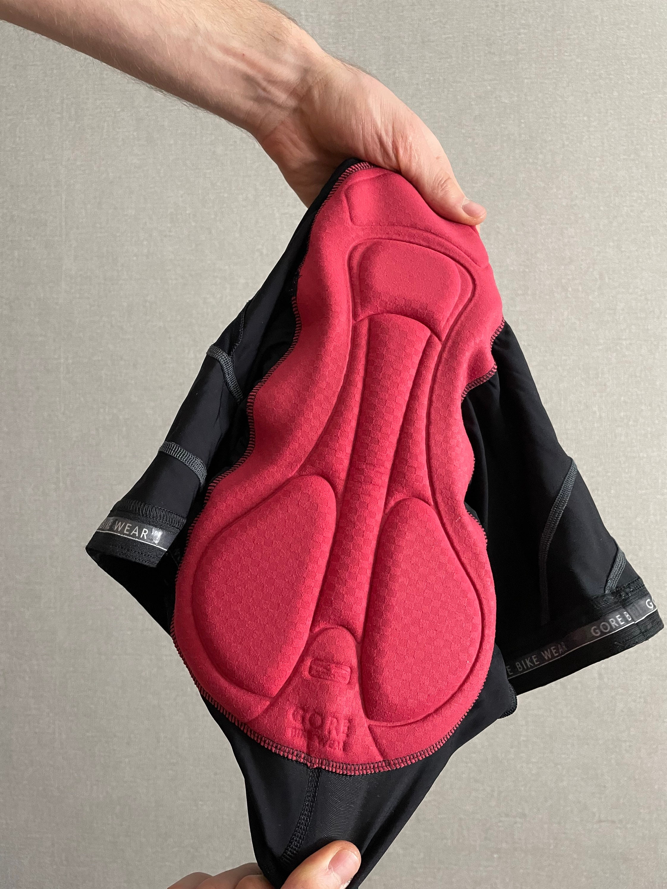 GORE BIKE WEAR サイクリングジャージ ビブパンツ Gore Wear のビブショーツのシートパッドは長距離ライド向けに