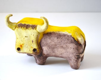 Italian Pottery Bull in Yellow by Ivo De Santis of Gli Etruschi for Raymor, circa 1960s