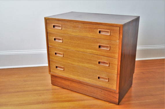 Danish Modern Teak Veneer 4 Drawer Chest by Poul Hundevad, Denmark
