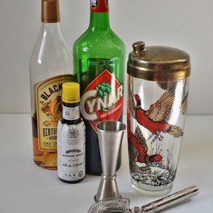 Vintage Glass Cocktail Shaker with Pheasant Graphics, Retro Barware image 7