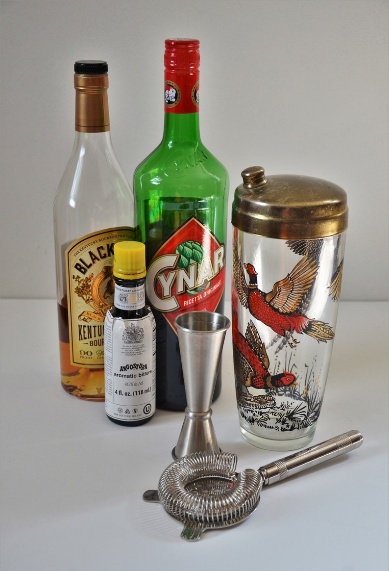 Vintage Glass Cocktail Shaker with Pheasant Graphics, Retro Barware image 7