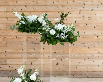 Economical Wedding Clear Acrylic Pedestals | Plexiglass Pedestals | Plastic Pedestals