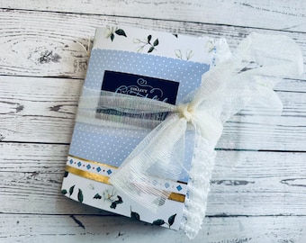 Handmade Floral Ephemera Junk Journal: 20 Page Scrapbook Book