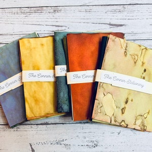 Papier multicolore, couleur thé, teint dans le thé, 4 po. x 5,5 po. pour créer un journal indésirable, un journal, un scrapbooking et des projets de bricolage.
