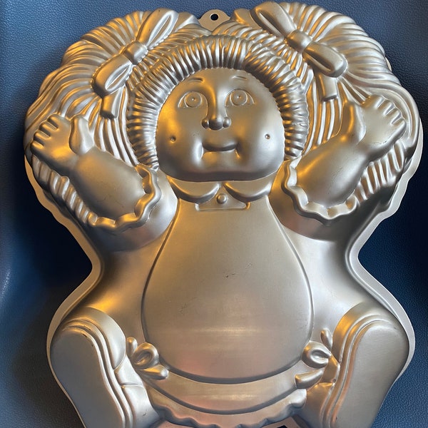 Vintage 1984 Wilton Cabbage Patch Kinder Mädchen Puppe Kuchenform 2105-1984 Backen 1980er Jahre Aluminium Made Korea 80er Jahre Kind Geburtstag sauber Sammlerstück