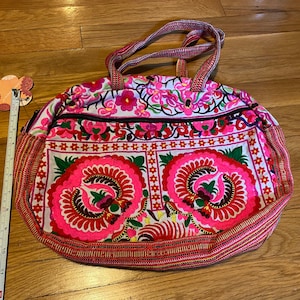 Bolso vintage nuevo con etiquetas Expressions NYC peruano mexicano cosido a mano NOS sin usar vibrante colorido rosa fuerte bohemio hippie lindo floral