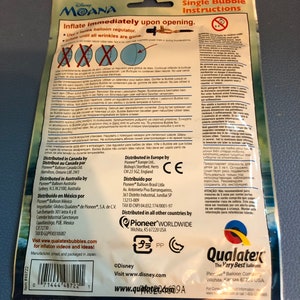 K&ouml;nnte beinhalten: Eine blaue und wei&szlig;e Moana Einzelblasenballon-Verpackung mit Anweisungen auf der R&uuml;ckseite. Die Verpackung enth&auml;lt eine Warnung f&uuml;r Kinder unter 3 Jahren. Die Verpackung wird in Japan hergestellt und von Pioneer Worldwide vertrieben.