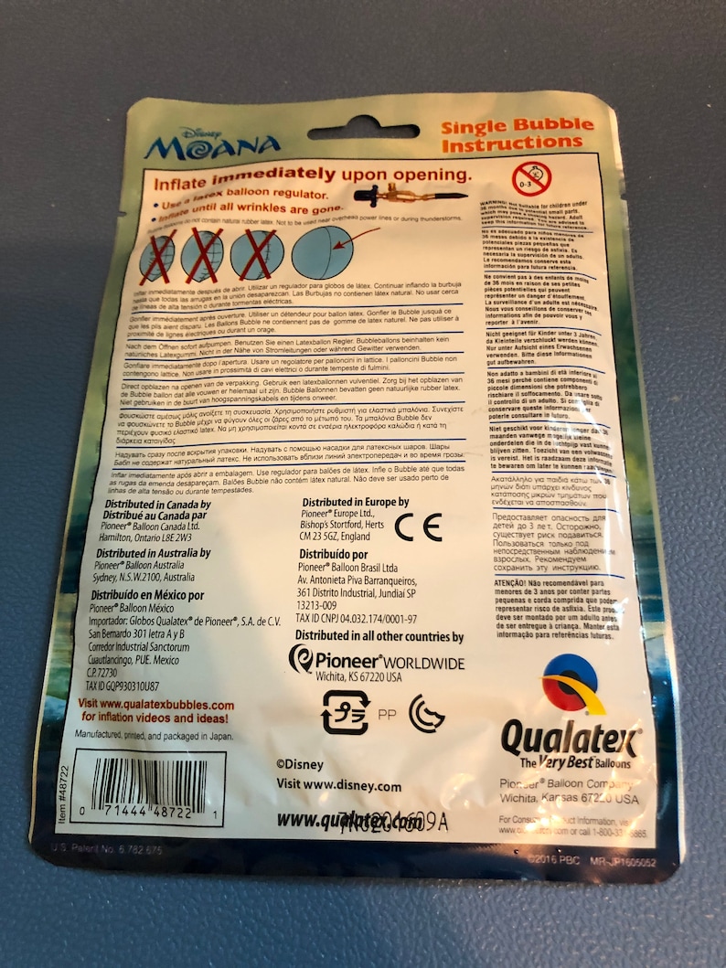 K&ouml;nnte beinhalten: Eine blaue und wei&szlig;e Moana Einzelblasenballon-Verpackung mit Anweisungen auf der R&uuml;ckseite. Die Verpackung enth&auml;lt eine Warnung f&uuml;r Kinder unter 3 Jahren. Die Verpackung wird in Japan hergestellt und von Pioneer Worldwide vertrieben.
