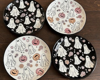 NIP Unused Potter's Studio Hand Painted Set of 4 6 inch Ghost Plates Black White Pink Orange JOL Cute Whimsy Halloween Party Ceramic Cute
