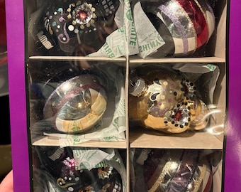 New In Box Unopened Christopher Radko Shiny Brite Halloween Glass Ball Ornaments Purple Box Set of 6 Day of the Dead Skulls Dia Los Muertos