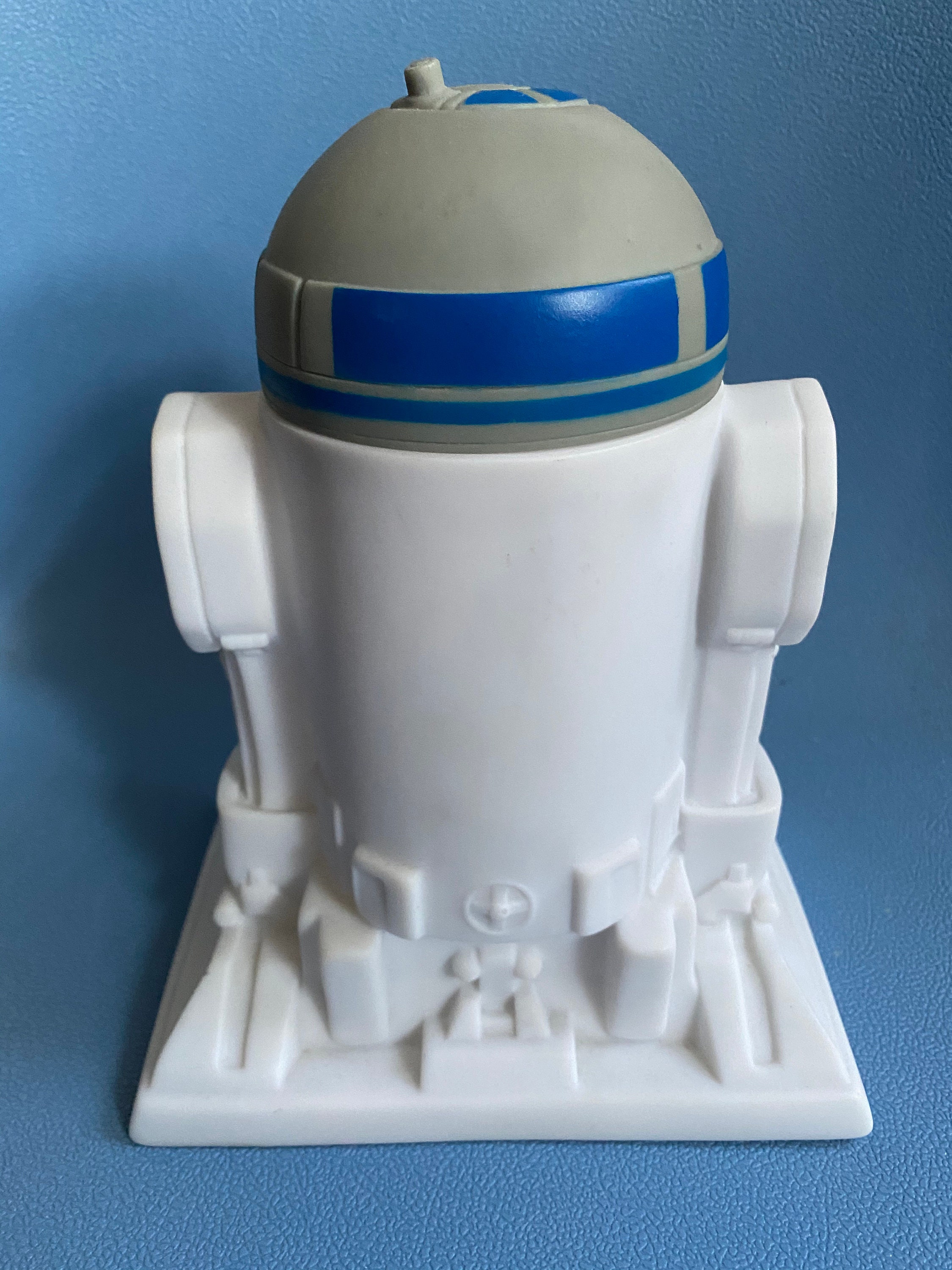 Star Wars Kohl's R2D2 Plastic Container Holds T-shirt XL