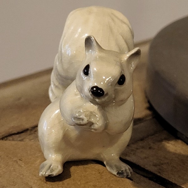 Retired HTF RARE!Vintage Hagen Renaker Grey Squirrel. Ceramic figurines, Dollhouse miniatures, diorama. (Tail against body..with space).VHTF