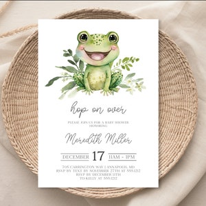 Puede incluir: Una invitación a una fiesta de bienvenida al bebé con una ilustración de rana verde y el texto "hop on over" en cursiva. La invitación detalla una fiesta de bienvenida al bebé para Meredith Miller el 17 de diciembre de 11:00 a 13:00. La dirección es 705 Carrington Way, Annapolis, MD. La información de RSVP se incluye con un número de texto y un número de teléfono.
