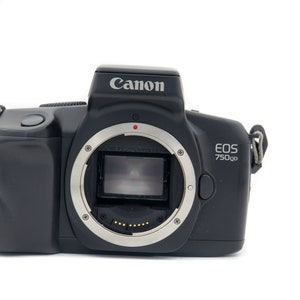 Canon EOS 750 QD SLR film camera in great condition. Autofocus 35mm film camera