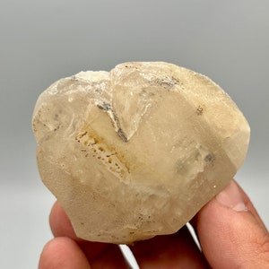 150 g Calcite Twin Crystal from Diamond Mountain, Sharp Form