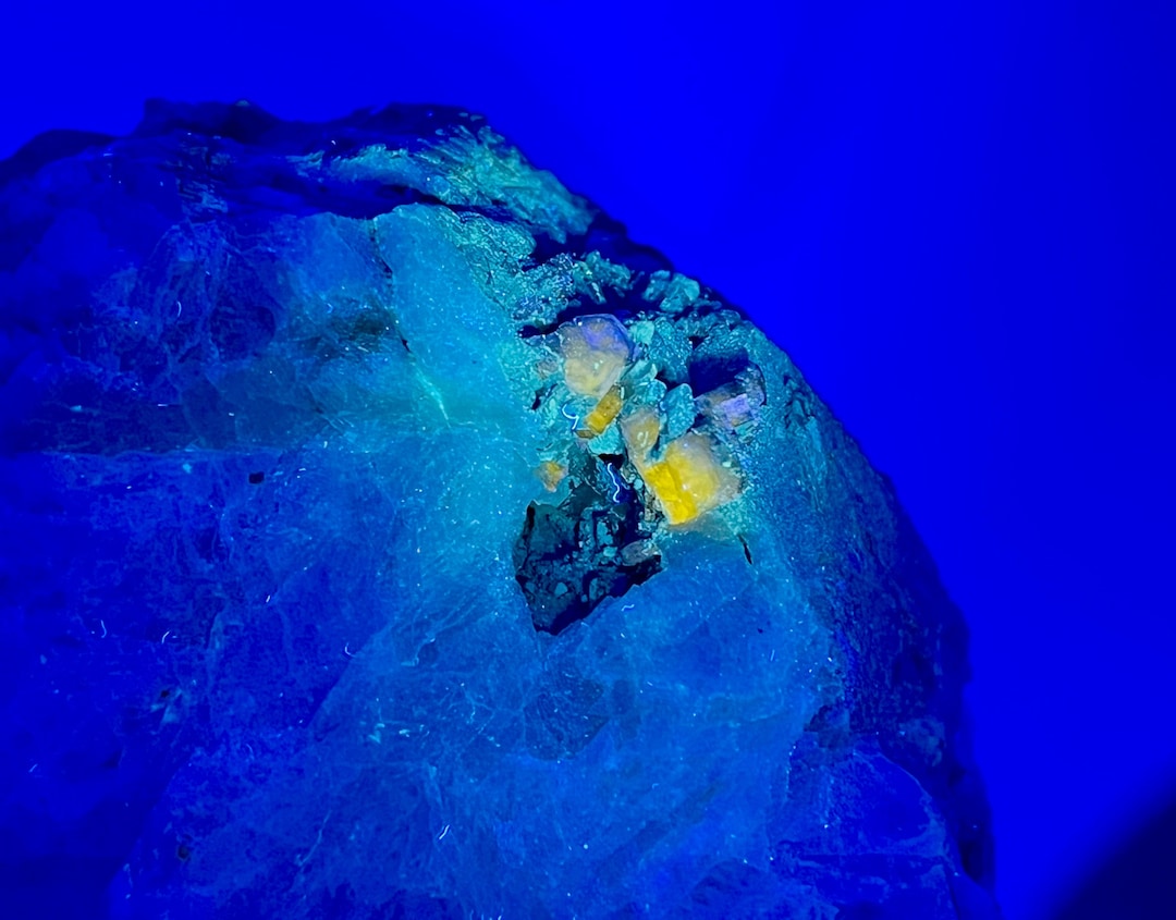 Maine Fluorescent Blue Fluorapatite Clusters in Albite Matrix - Etsy