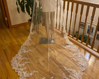 Elizabeth veil with lace detail (lace veil, bridal veil, cathedral)