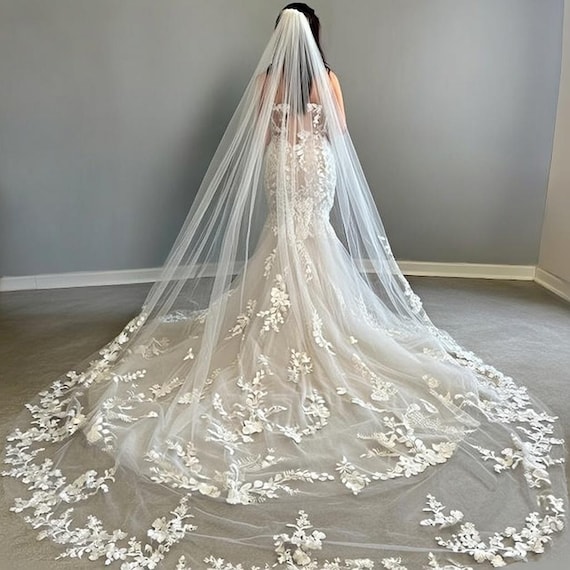 Cathedral Lace Wedding Veil, Ivory Tulle, Metal Comb - Etsy 