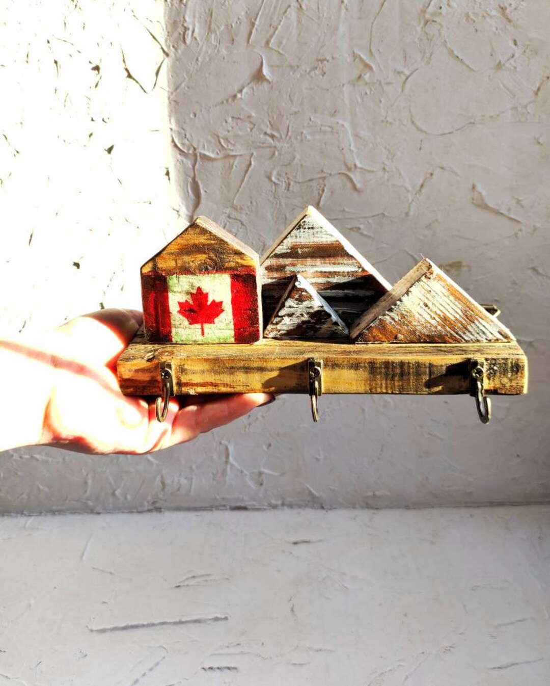 Key Rack Design Canadina Mountain Key Holder for a Wall With Canadian Flag Recycled Pallets Wood ...