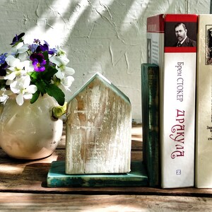 Booklovers gift rustic wooden small bookend, Reclaimed wood bookend, Unique wooden bookend, Home library decoration, Natural wood bookend