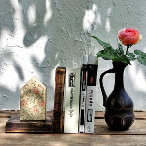 Rustic wooden bookend with vintage roses on a small house, Booklovers gift, Unique wooden bookend, Home library decoration