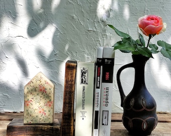 Rustic wooden bookend with vintage roses on a small house, Booklovers gift, Unique wooden bookend, Home library decoration