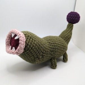 Lethal Company Inspired Spore Lizard Crochet Pattern image 2