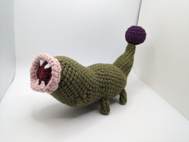 Lethal Company Inspired Spore Lizard Crochet Pattern image 2