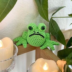 Crochet Grumpy Frog Plushie, Amigurumi Happy Frog, Stuffed Frog Toy, Cute Cuddly Green Frog Plush, Hand Knitted Toad, Funny Gag Gift Idea