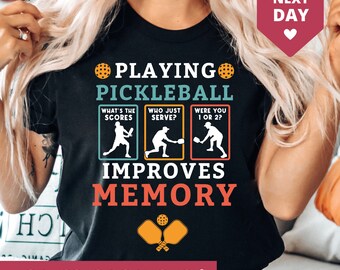 Camisa divertida de Pickleball, regalo de Pickleball para ella, camiseta de Pickleball para mujeres, regalo para el jugador de Pickleball para Navidad, camiseta amante de Pickleball