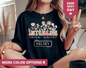 Camisa de enfermera de UCI de flores silvestres personalizada, regalo de enfermera de UCI para graduación, regalo de RN de nombre personalizado, camiseta de enfermera para reconocimiento de enfermera, camiseta de enfermera