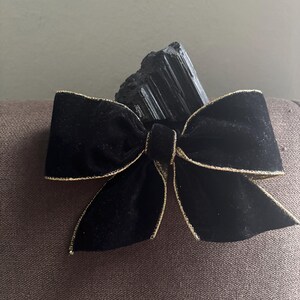 Handgemachte Schleife aus schwarzem Samt und Goldglitzer! Schleife im Cheer-Style!!! 15 cm breit, 2 Schlaufen. Haarschleife oder Home Decor!