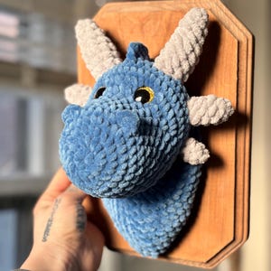 Crochet taxidermy dragon head mount! Handmade! Different colors available!
