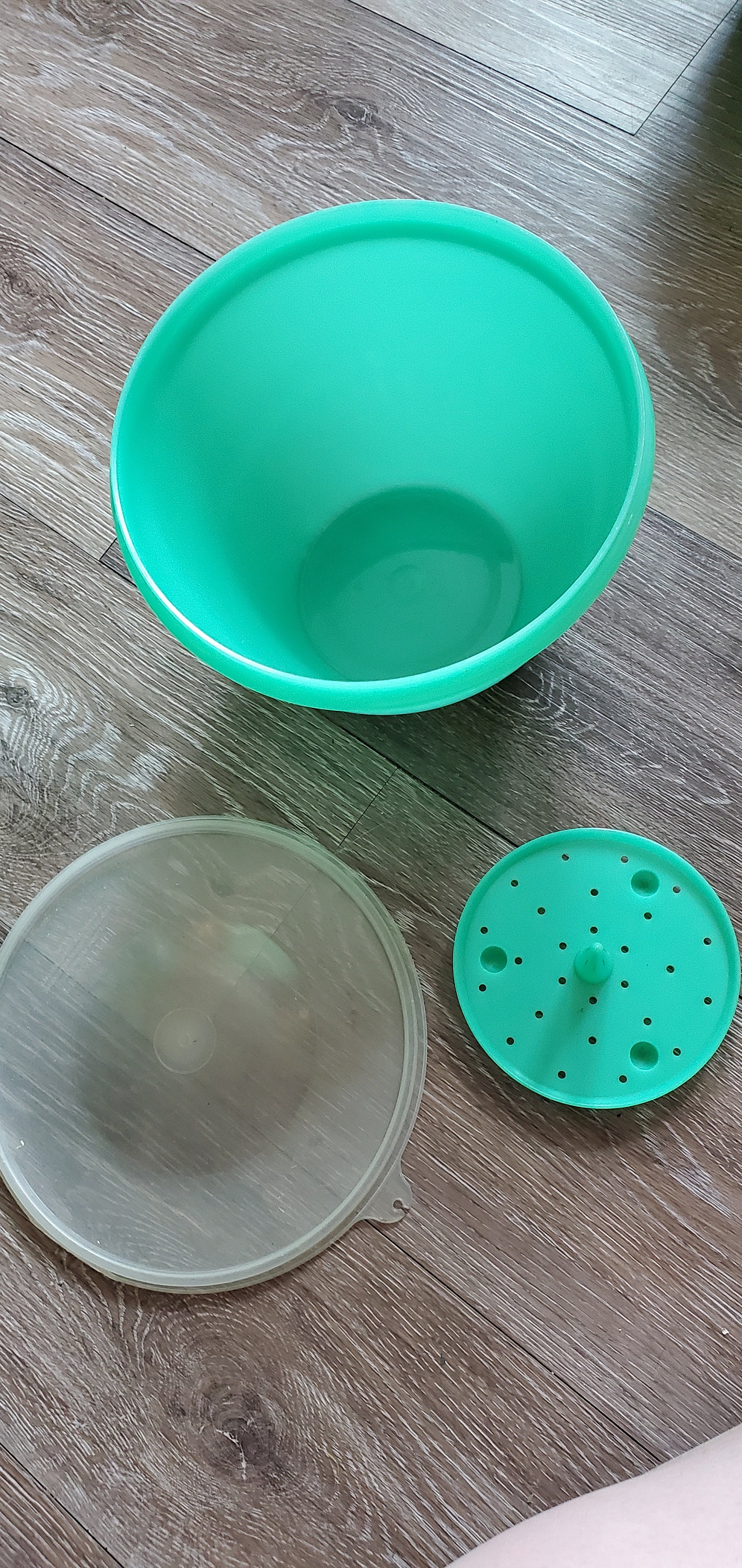 Tupperware, Kitchen, Tupperware Crisp It 679 Jadite Crisper Lettuce Keeper  Domed Lid With Spike