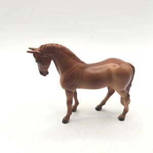 Breyer Model Horse Sorrel Hanoverian - Standing Thoroughbred G3 Stablemate