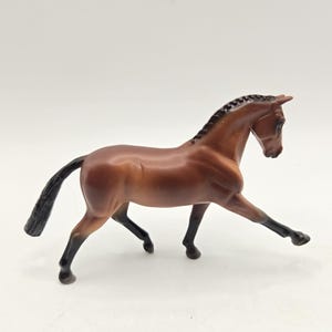Breyer Model Horse Stablemate Bay Hanoverian - G4 #5609