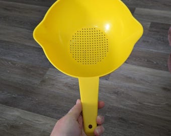 Large Strainer Yellow Tupperware  #1523 - 2qt Strainer/Colander w/ Handle & 2 Pour Spouts