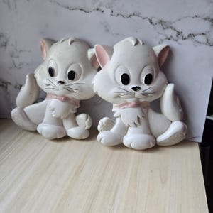 Persian Cats Miller Studios Chalkware 1987 Set of 2 White Cats