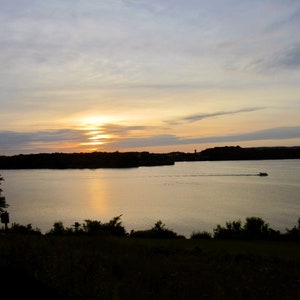 Lake Marburg mid- June Sunset with boat 01
