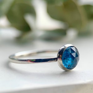 Teal Moss Kyanite Sterling Silver Ring: Rose Cut Gemstone