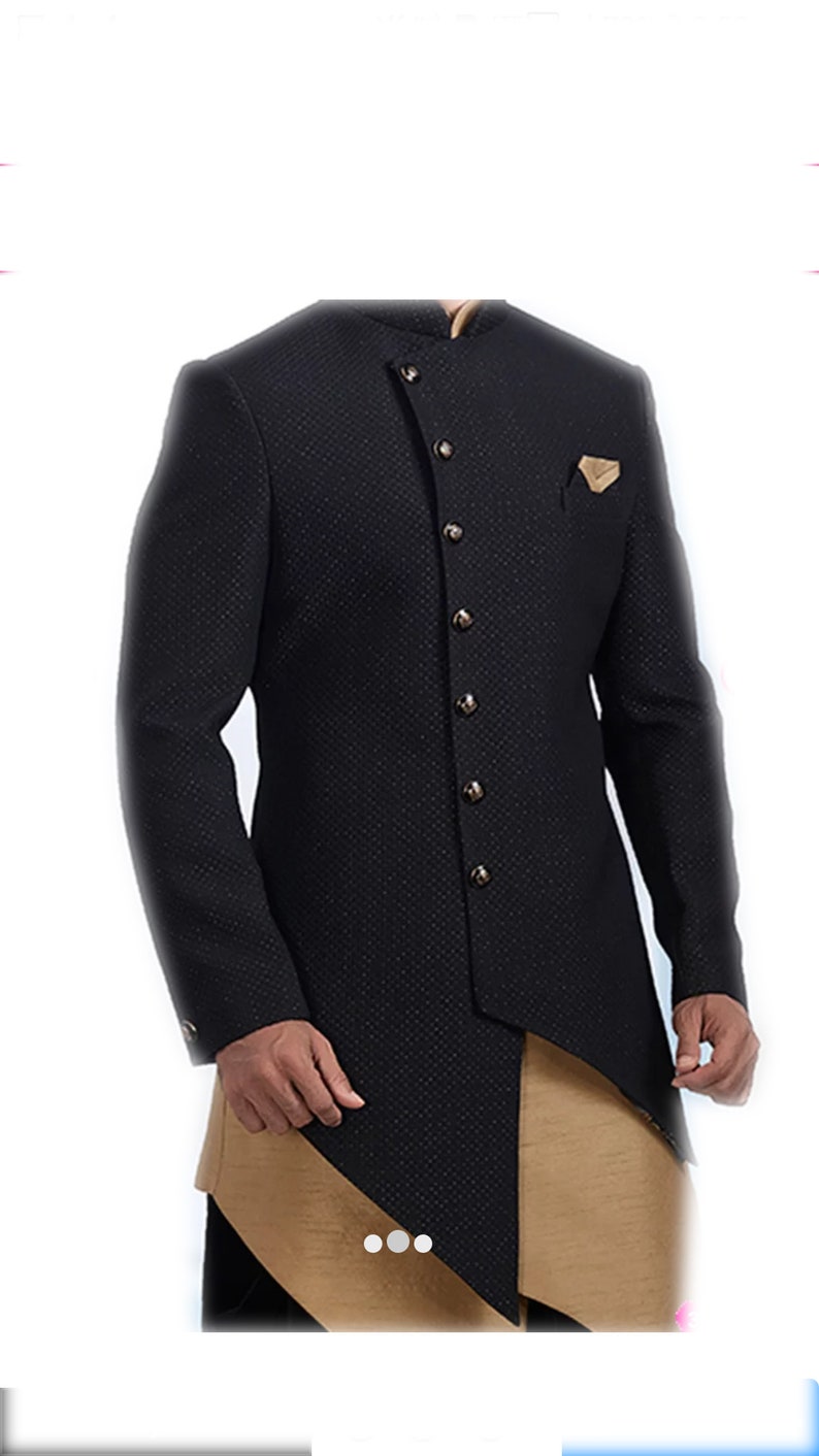 Pu&ograve; includere: Un blazer nero con un motivo testurizzato e un colletto alto. Il blazer ha una chiusura con un solo bottone e un orlo diagonale. Il blazer &egrave; abbinato a una canottiera marrone.