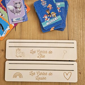 Porte carte / support carte de jeu enfant personnalisé carte à jouer autonomie prénom garçon fille idée cadeau personnalisé enfant image 4