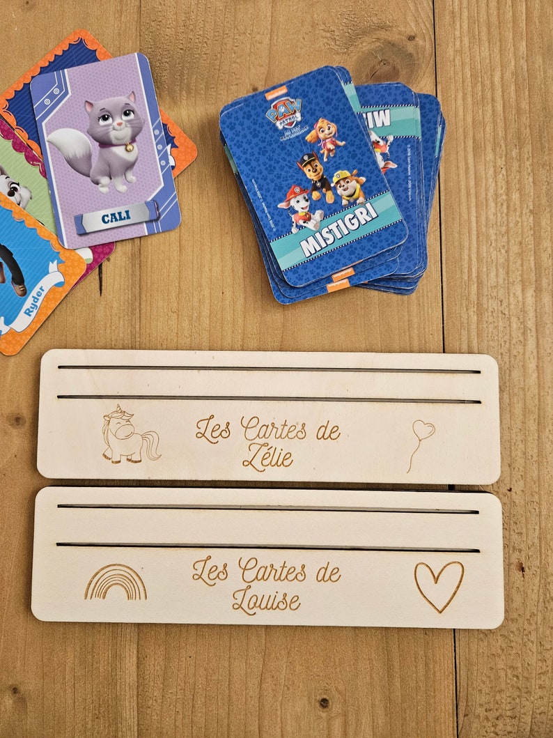 Porte carte / support carte de jeu enfant personnalisé carte à jouer autonomie prénom garçon fille idée cadeau personnalisé enfant image 4