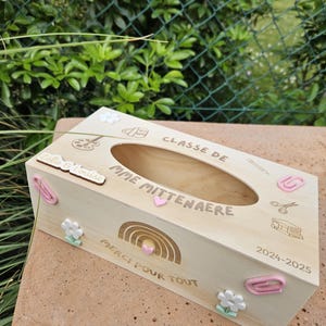 Boite à mouchoirs bois personnalisée / cadeau maîtresse nounou atsem aeh avs atsem maitre