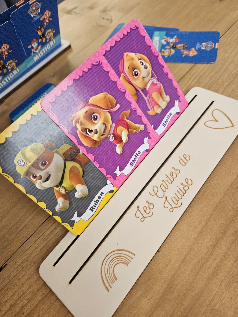 Porte carte / support carte de jeu enfant personnalisé carte à jouer autonomie prénom garçon fille idée cadeau personnalisé enfant image 3