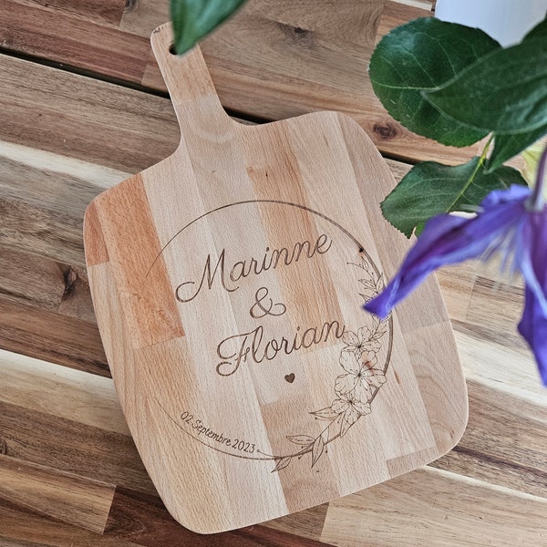 Planche à découper / déco maison / planche cuisine personnalisé / cadeau mariage / cadeau marié / cadeau personnalisé / cadeau femme mamie