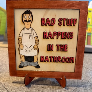 Cosas malas pasan en el baño: letrero de madera pintado a mano inspirado en Bob's Burgers