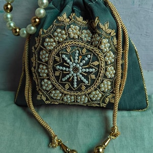 Indiase designer potli-tas voor dames, gouden rand zijde traditionele handgemaakte Zari werk en parel dames handtas portemonnee, bruiloft gunst