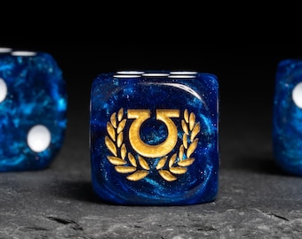 Juego de dados Omega Gold / Dados de resina premium de 16 mm para juegos de guerra / Dados Imperial Regal Blue Marble Forge para juegos de mesa